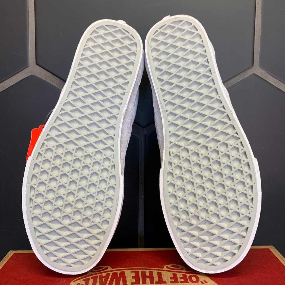 Vans Classic Slip On White Canvas Skate Shoe (MS) - Picture 5 of 5